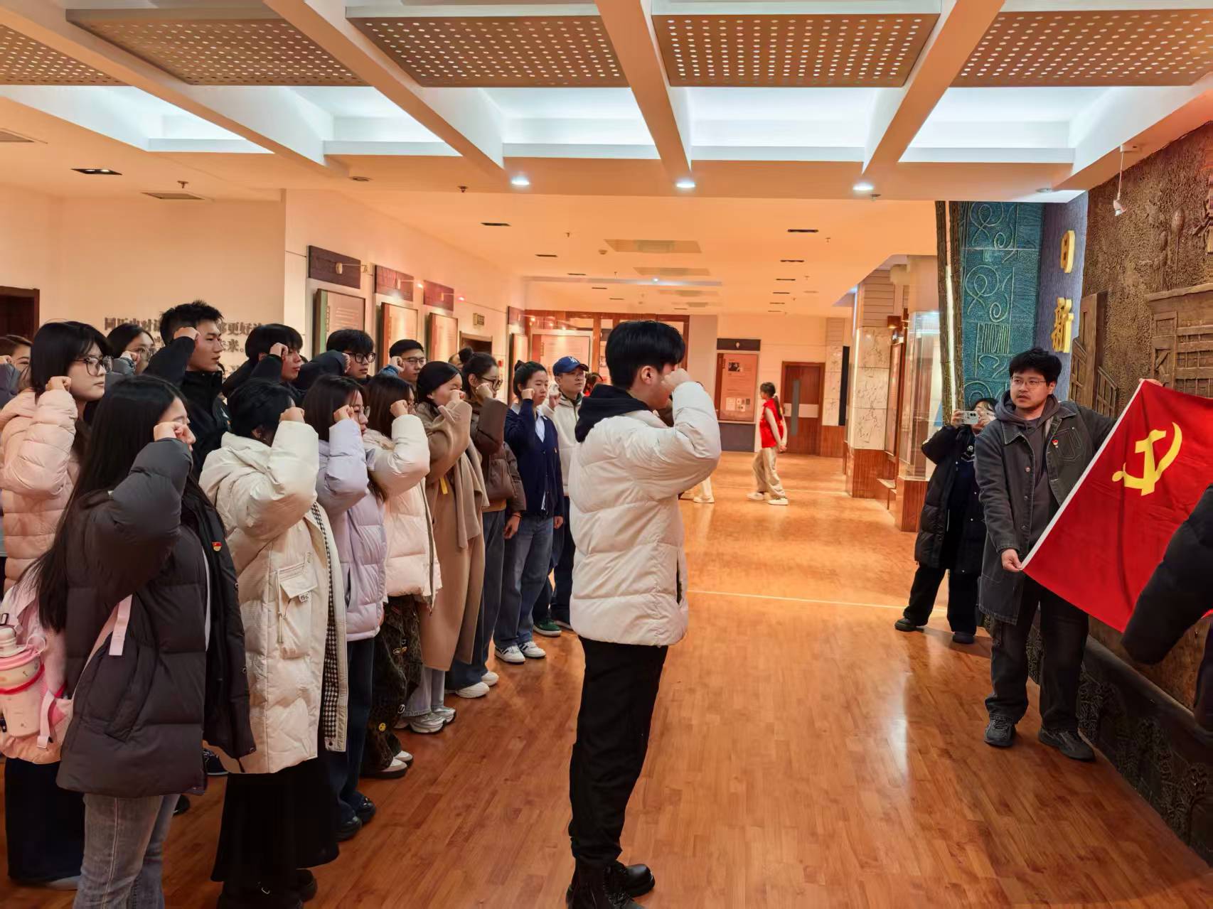 艺术学院组织党员到校史馆开展主题教育活动