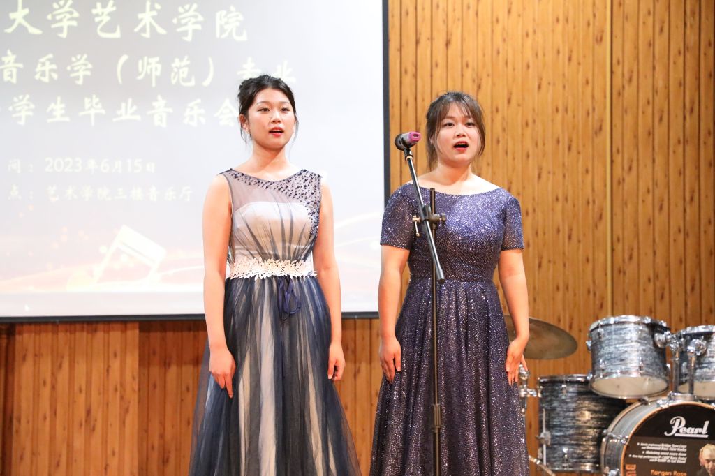 等歌曲,展現了畢業生們紮實的演唱功底;笛子獨奏《秦川抒懷》,管樂