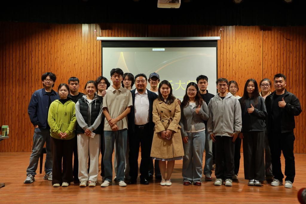 著名歌唱家、莫斯科市立师范大学姜尚荣教授应邀来校举办学术讲座​​和声乐大师课
